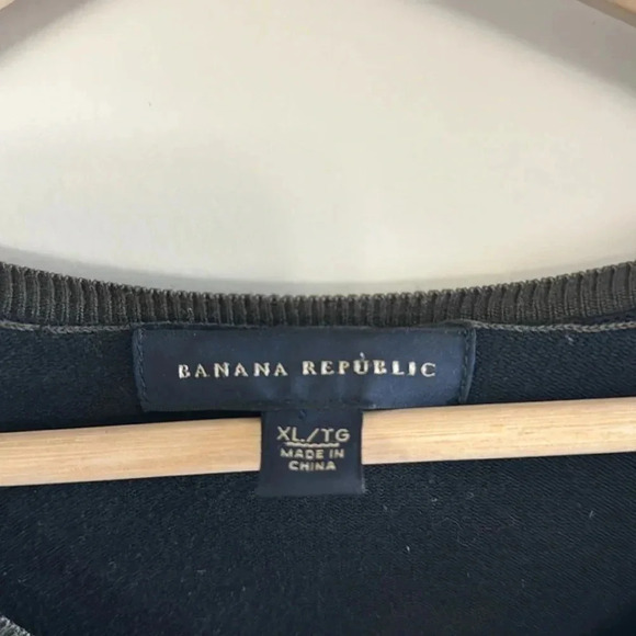 Banana Republic light v neck sweater - Picture 3 of 3